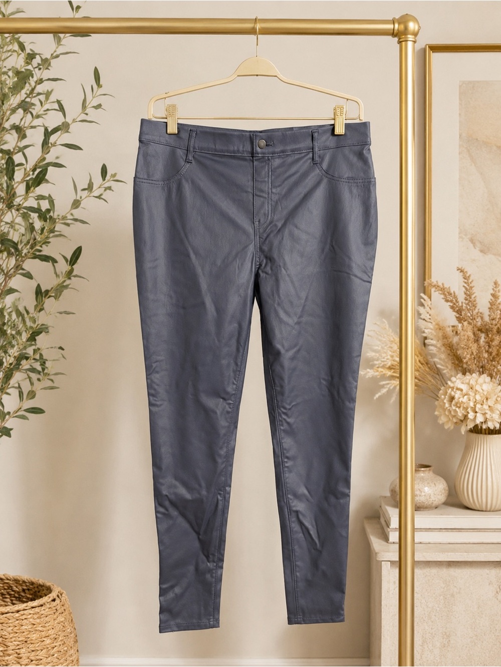 Time and Tru Gray Coated Skinny Jeggings Women’s L 12-14 Stretch Pants